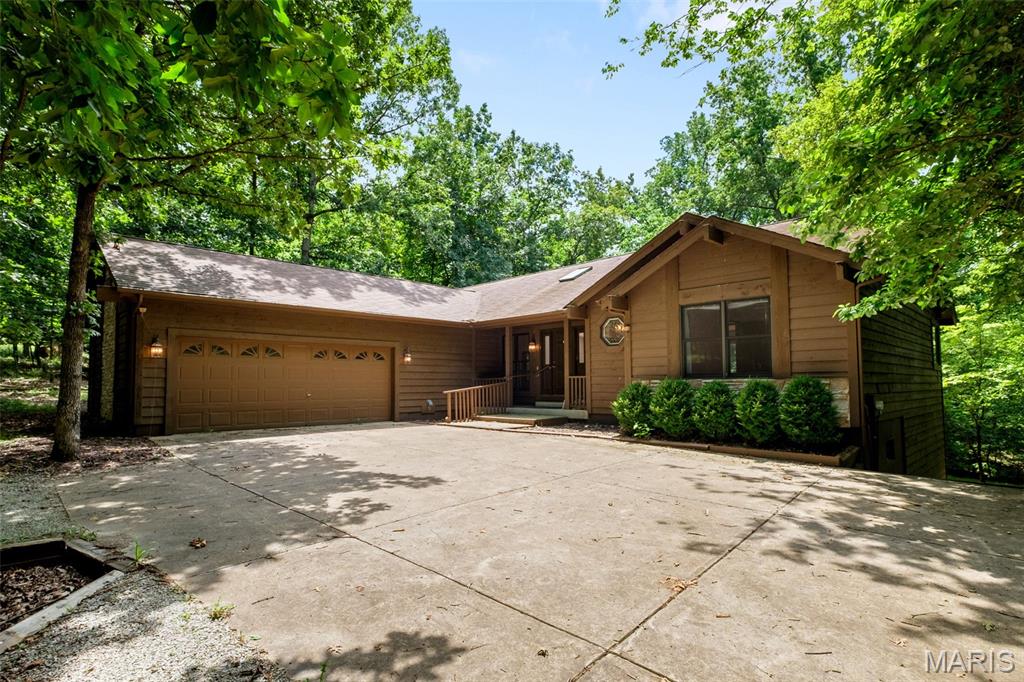 976 Aspenetter Drive Property Photo 1