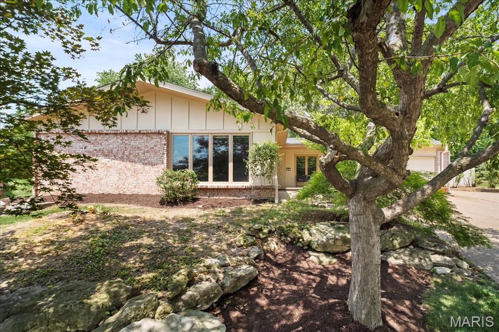 8 Greenbriar Court Property Photo 1