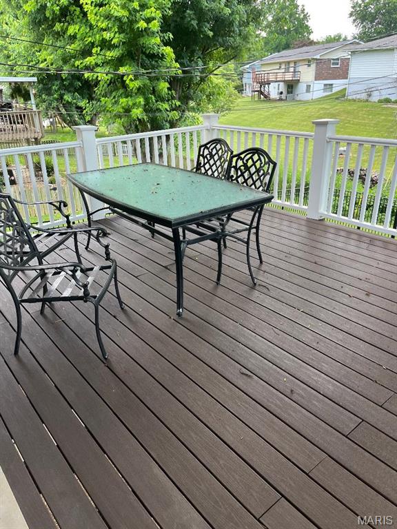420 Rosewood Court Property Photo 3