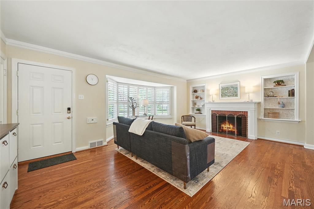 906 N Taylor Avenue Property Photo 2