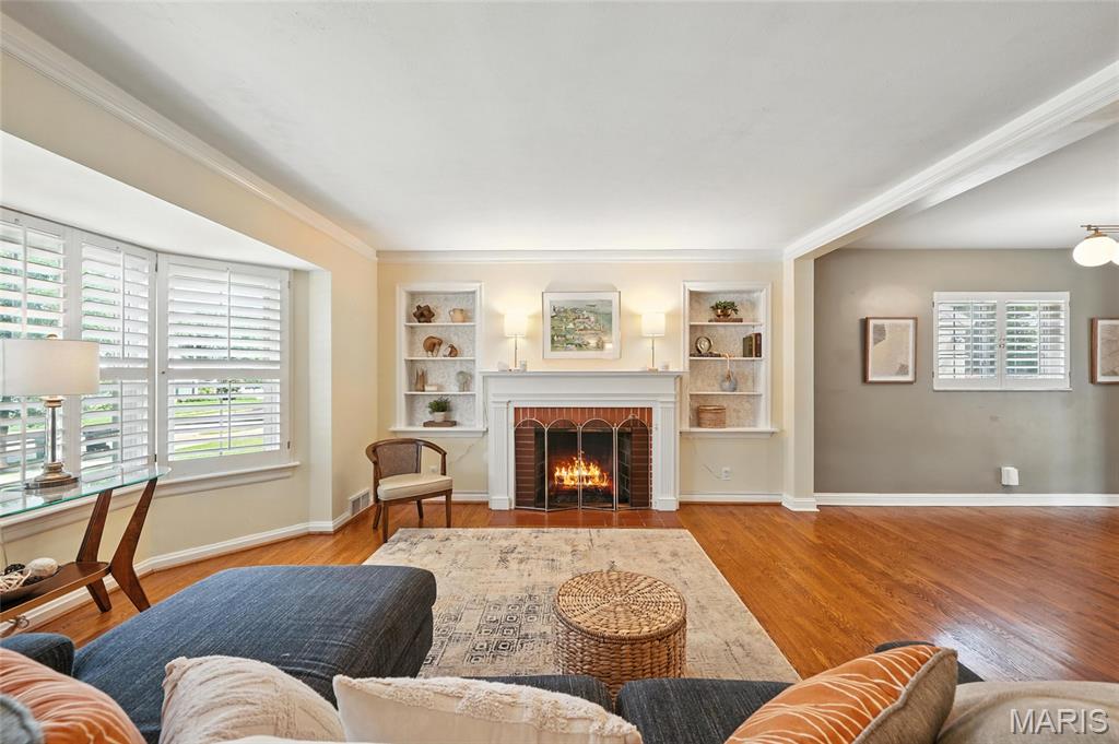 906 N Taylor Avenue Property Photo 3