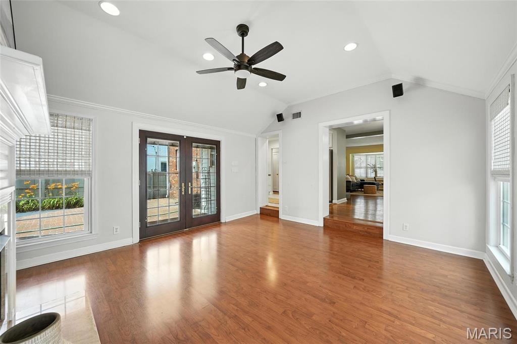 906 N Taylor Avenue Property Photo 8