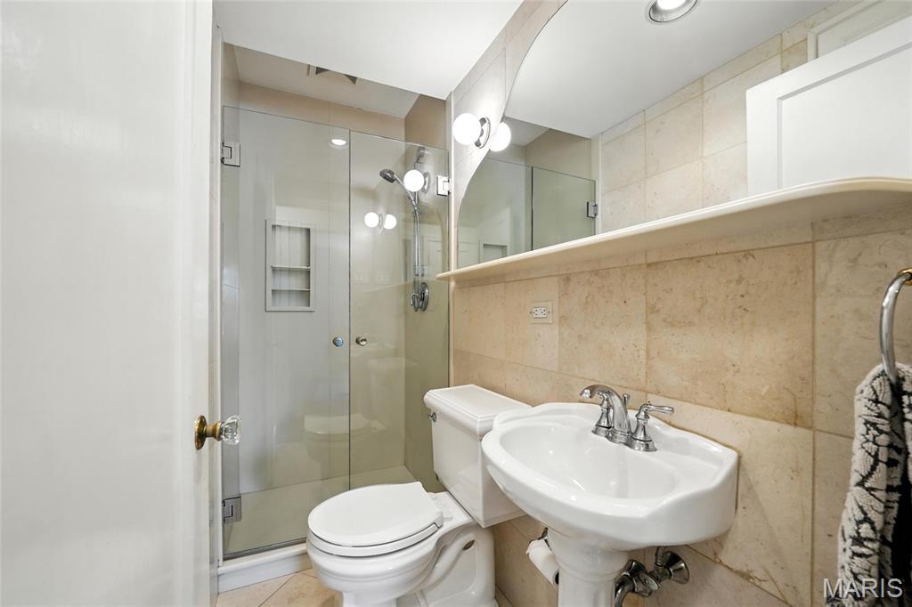 906 N Taylor Avenue Property Photo 12