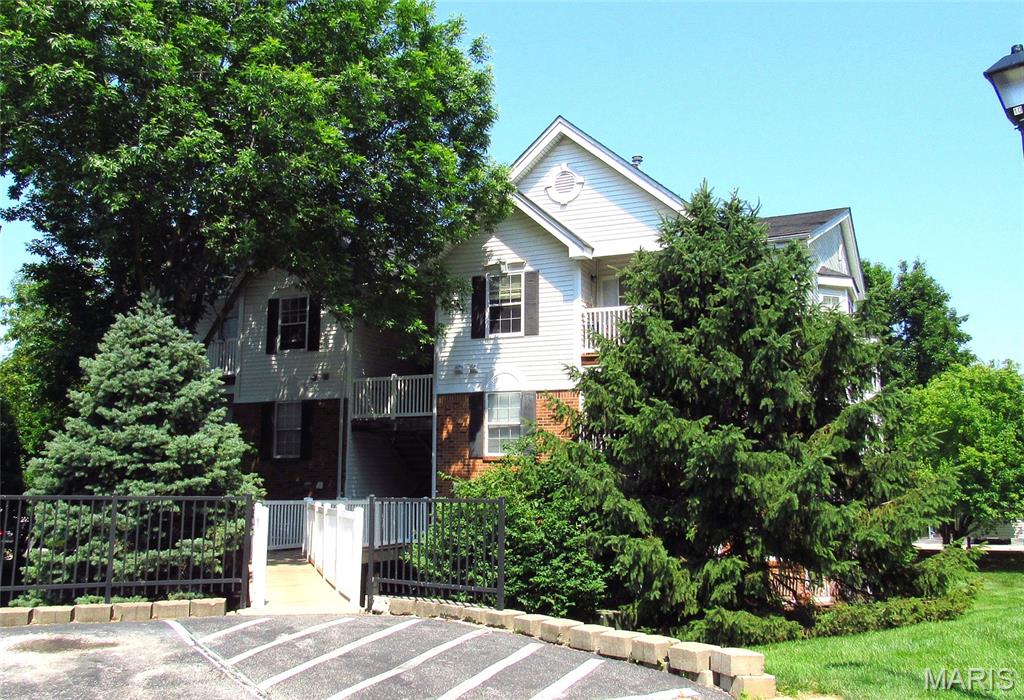 450 Benton Drive J Property Photo 1