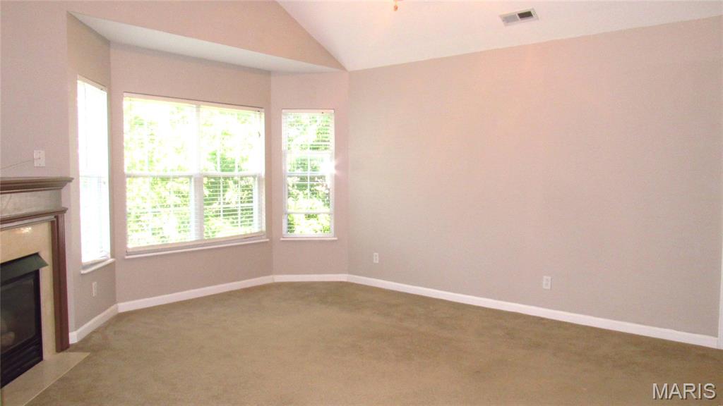 450 Benton Drive J Property Photo 4