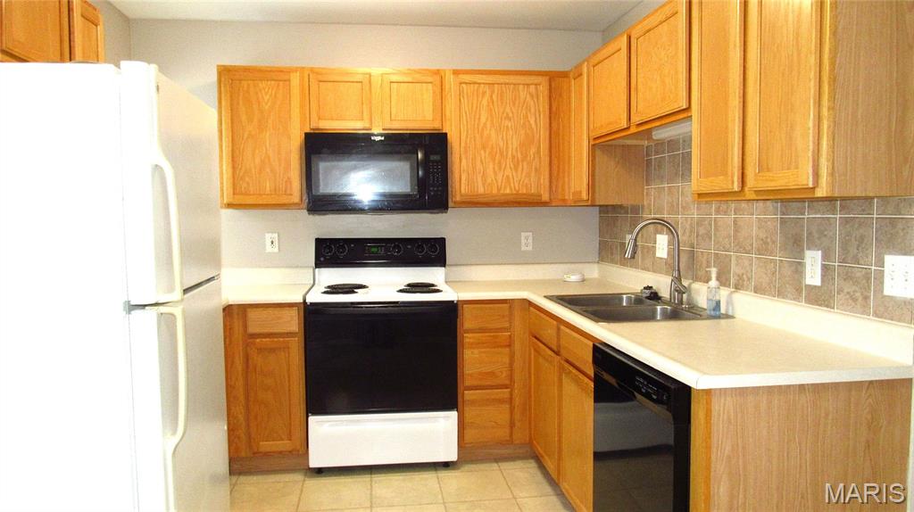 450 Benton Drive J Property Photo 6