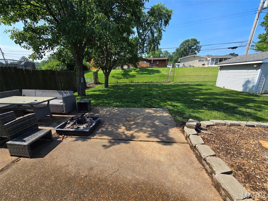 208 Rouen Drive Property Photo 3