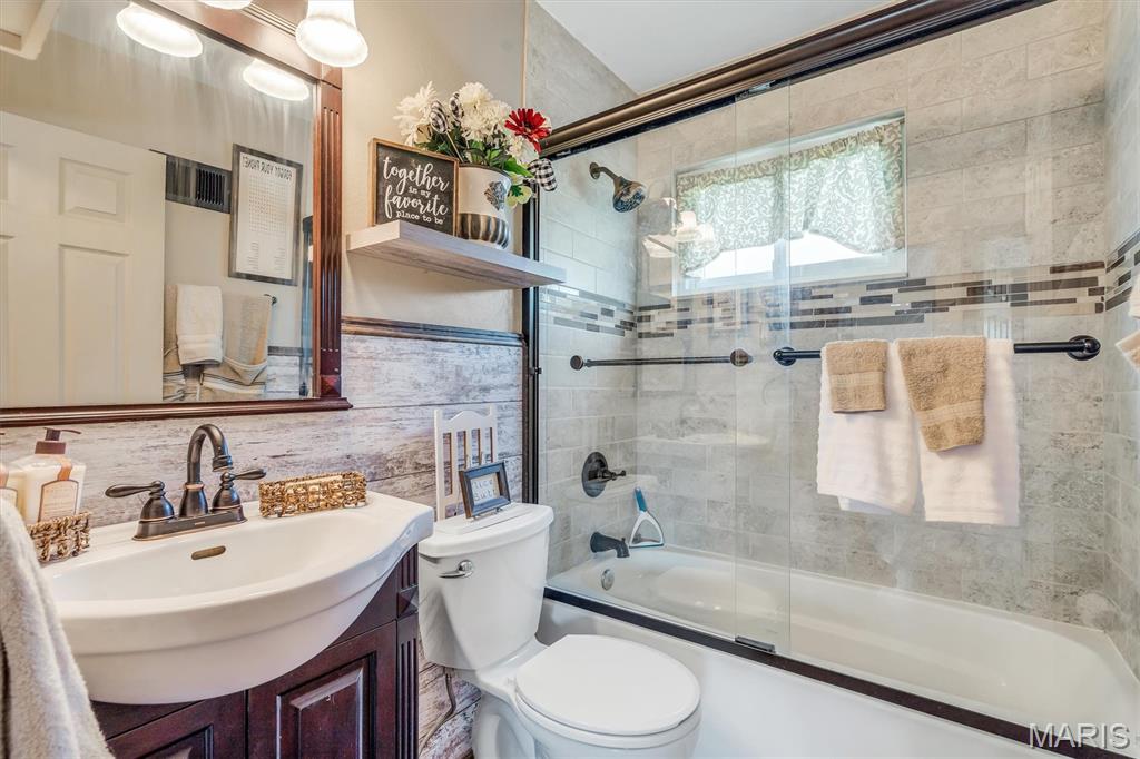 208 Rouen Drive Property Photo 13