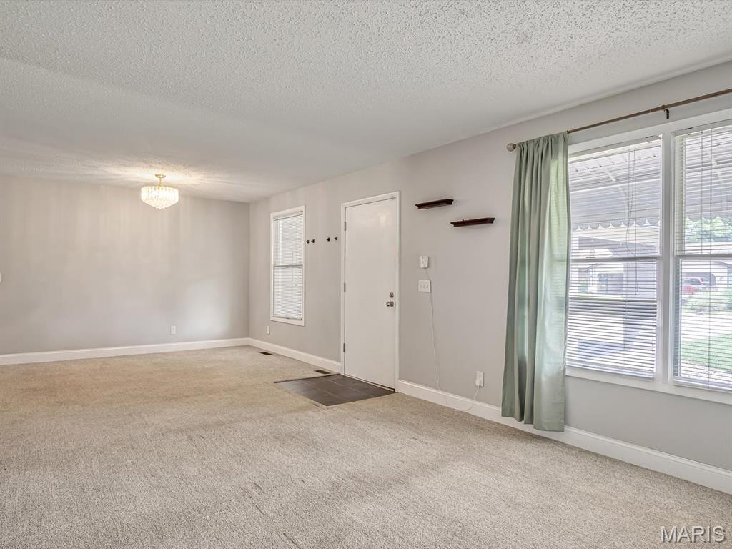 2154 Hamilton Drive Property Photo 3