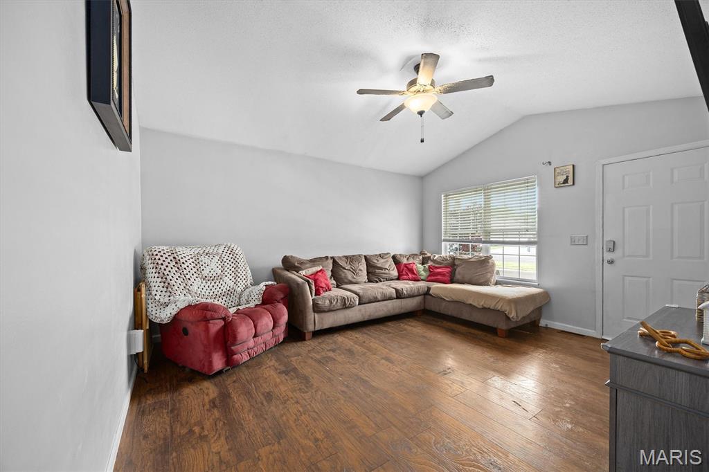 510 N Combs Avenue Property Photo 8