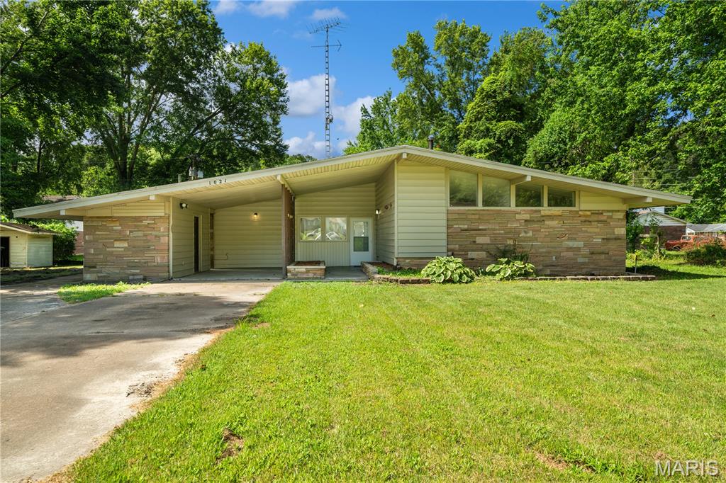 1021 Villa Lane