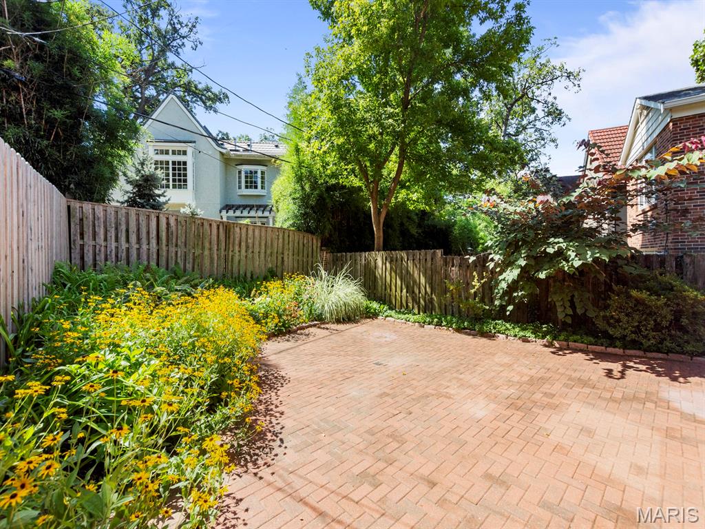 7642 Carswold Drive Property Photo 21