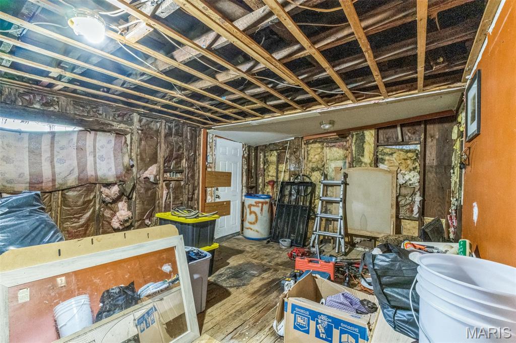 2416 Mary Street Property Photo 5
