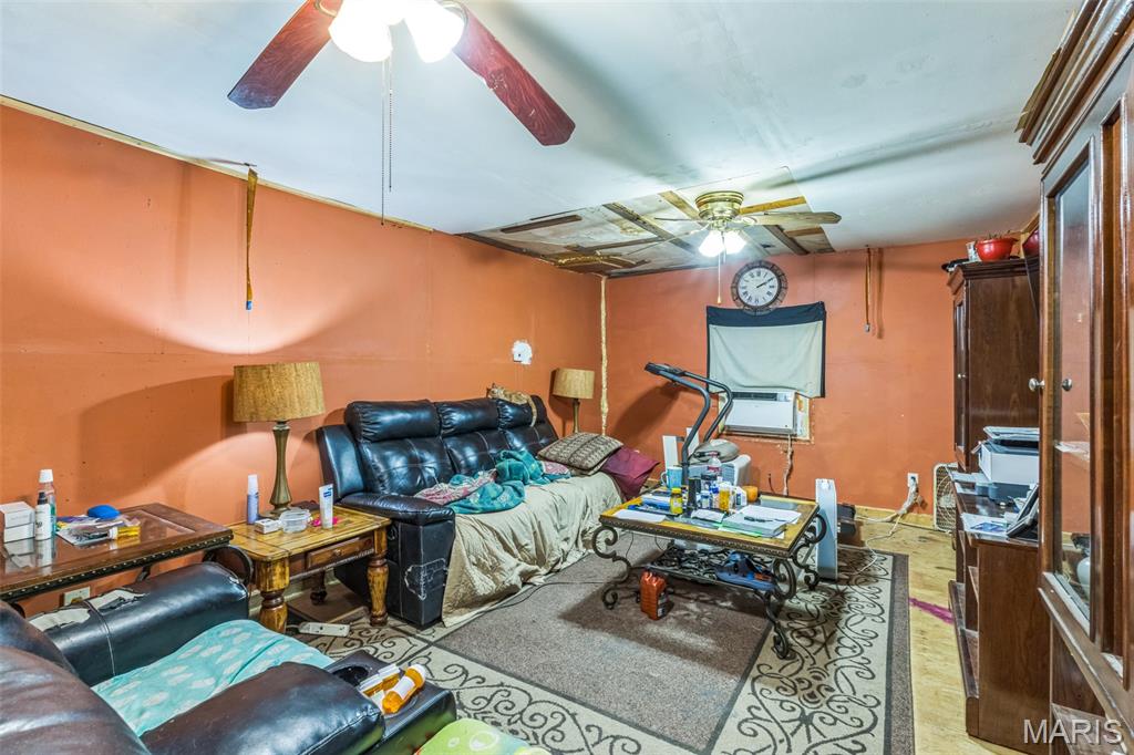 2416 Mary Street Property Photo 7