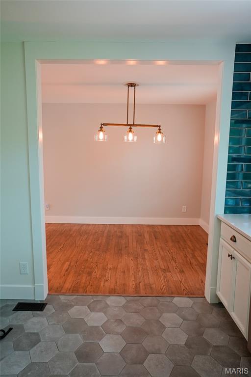 270 Village Creek Drive Property Photo 9