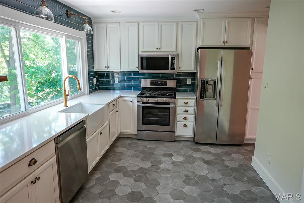 270 Village Creek Drive Property Photo 10