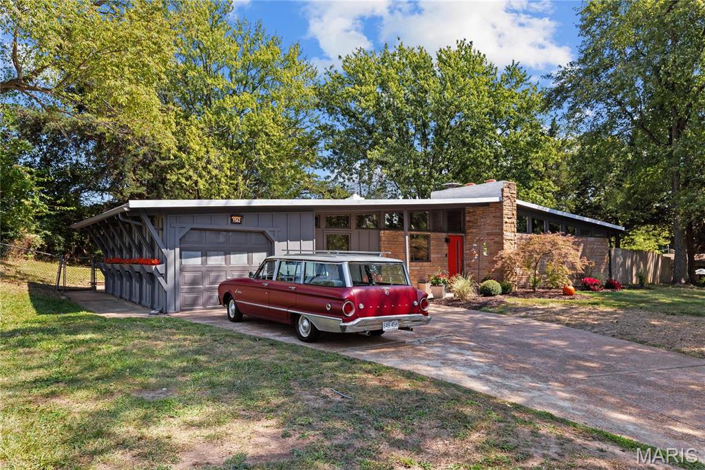 1562 Starlight Drive Property Photo 1