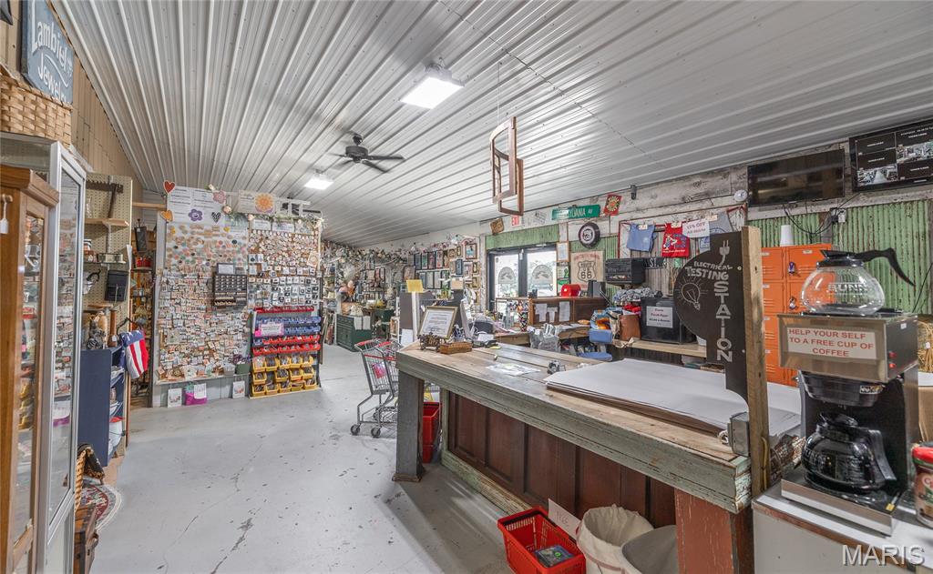 595 Doolittle Outer Road Property Photo 3