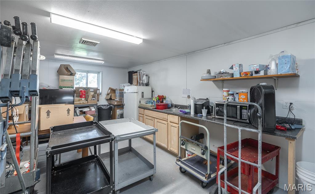 595 Doolittle Outer Road Property Photo 18