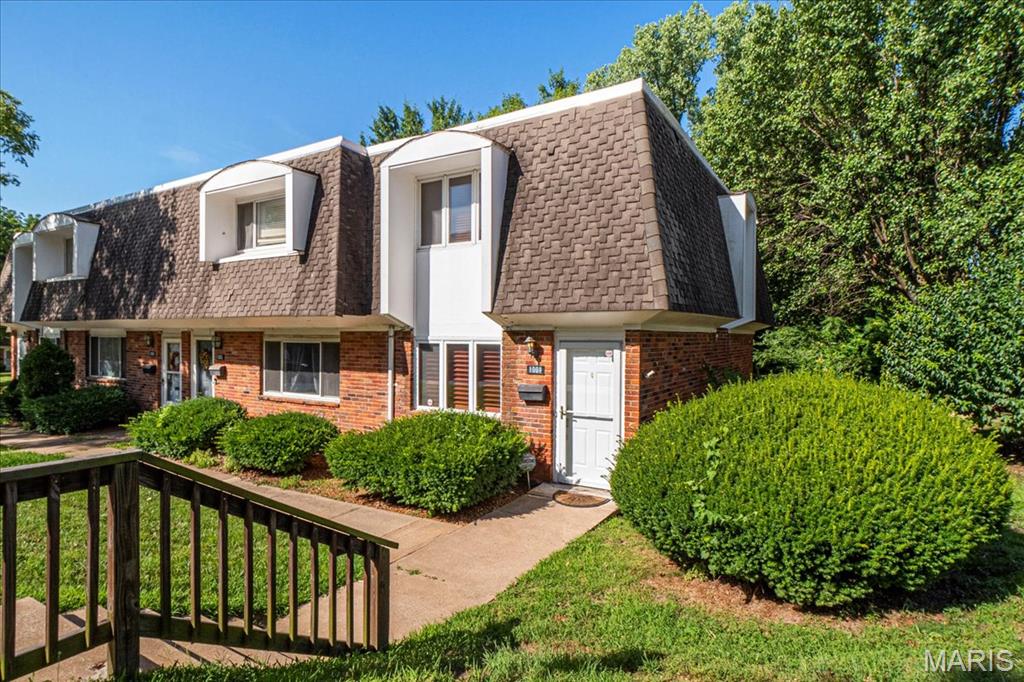 1001 Lafayette Court Property Photo 3