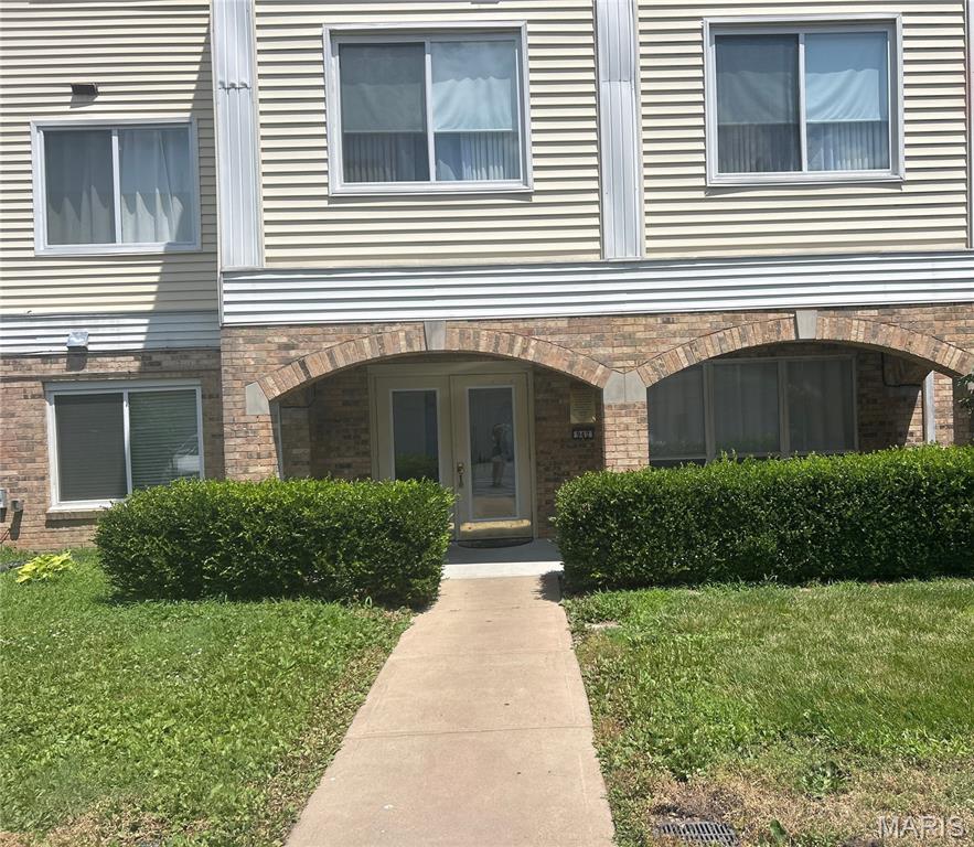 942 Guelbreth Lane 208 Property Photo 1