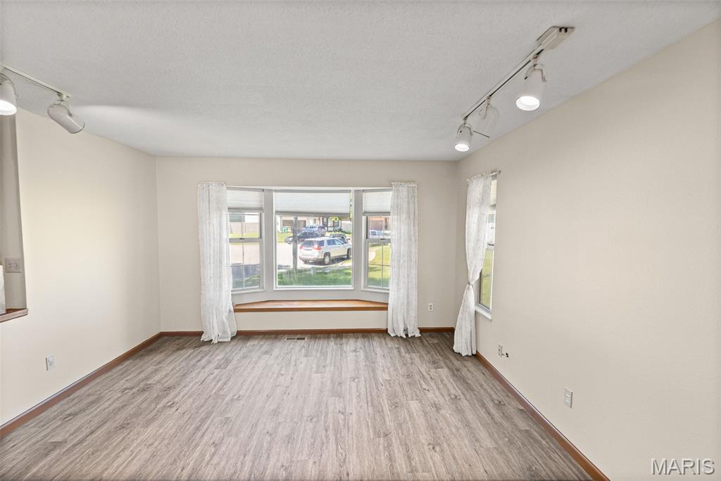 1520 Royal Oak Court Property Photo 5