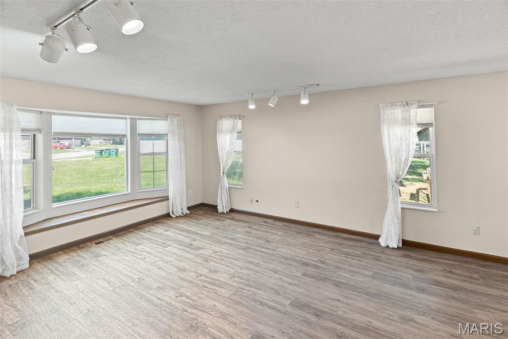 1520 Royal Oak Court Property Photo 7
