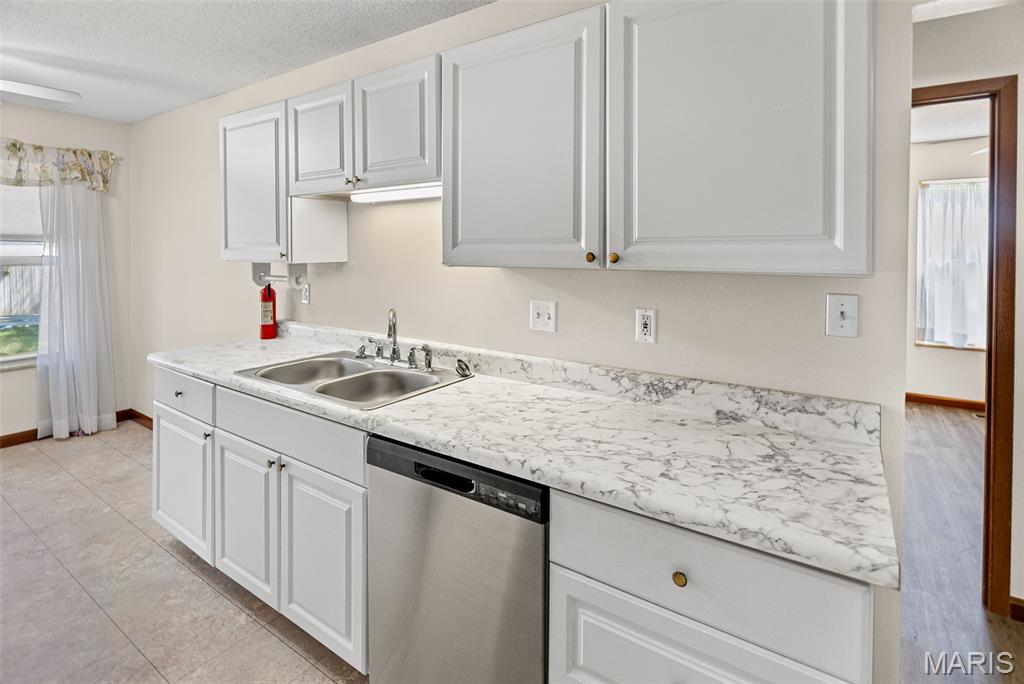 1520 Royal Oak Court Property Photo 11