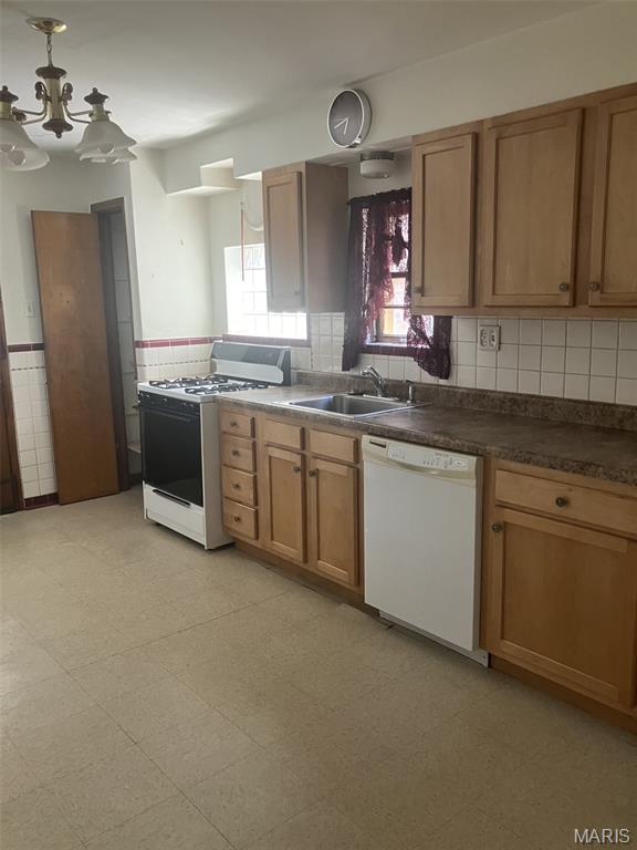 1146 Moorlands Property Photo 4