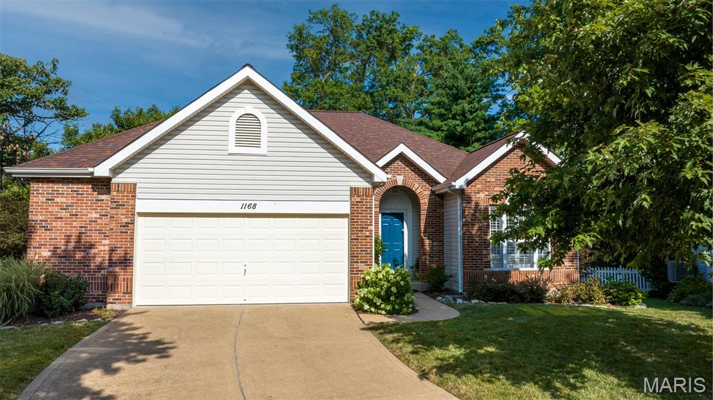 1168 Oak Knoll Manor Court Property Photo 1