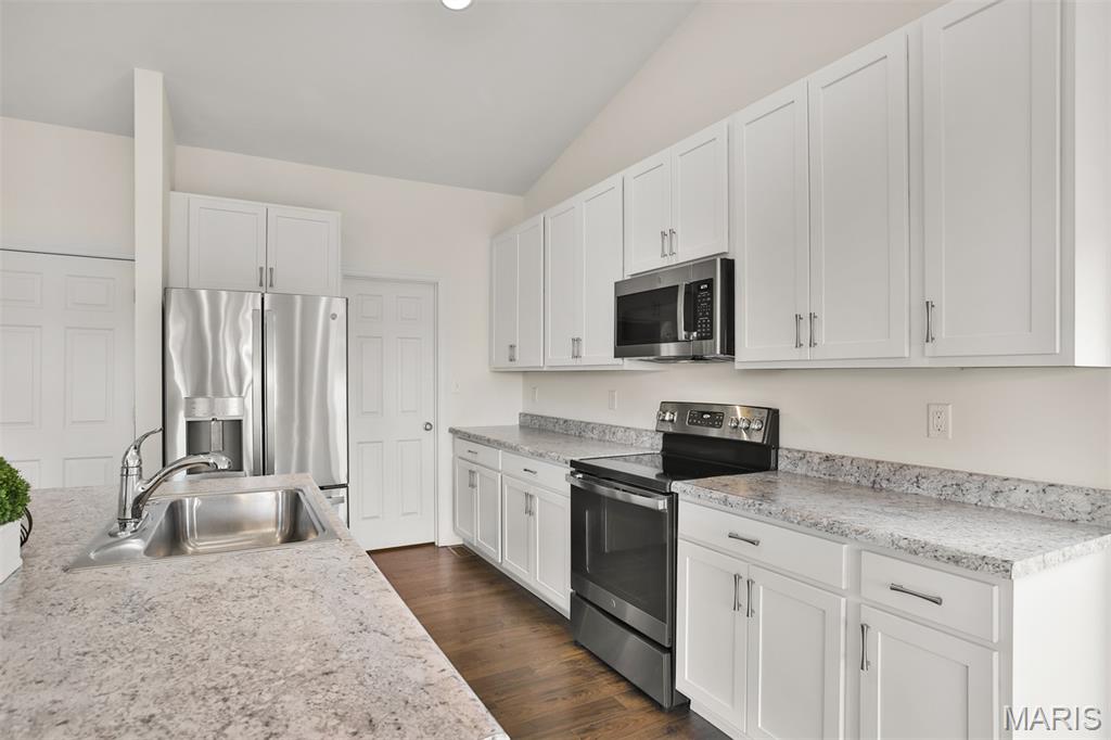 2904 Sierra View Court Property Photo 13