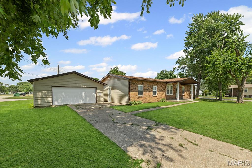 10 Fox Meadow Lane Property Photo 2