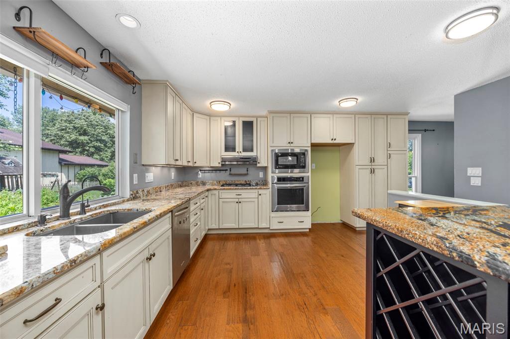 12194 Nettlewood Court Property Photo 3