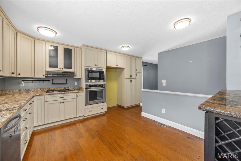 12194 Nettlewood Court Property Photo 4