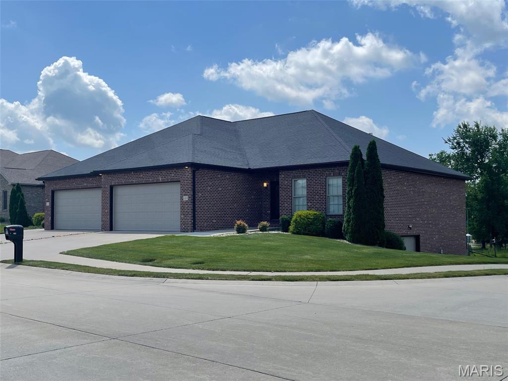 121-123 Autumn Leaf Drive Property Photo 1