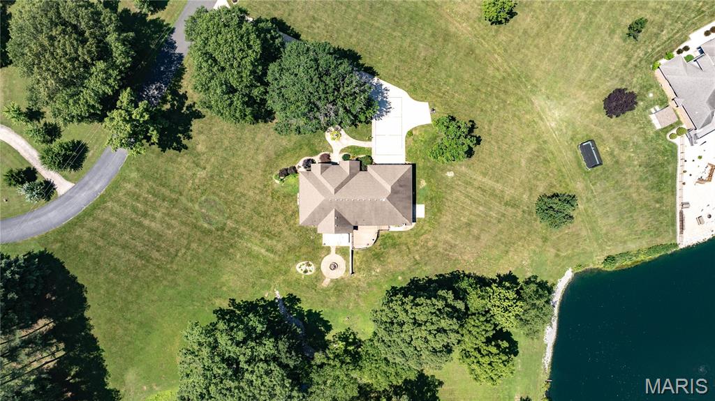 105 Lake Drive Property Photo 6