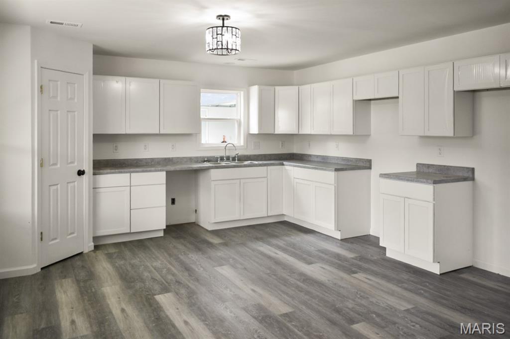 806 E Dover Street Property Photo 2