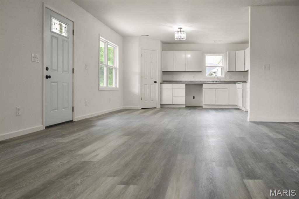 806 E Dover Street Property Photo 4
