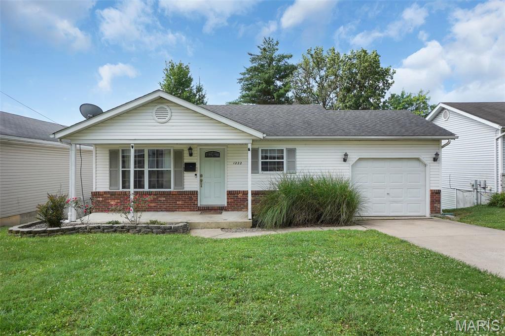 1222 W 8th Street Property Photo 1