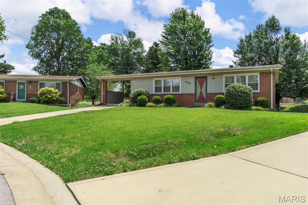 2700 Suffolk Place Property Photo 3