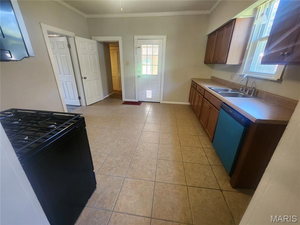 329 N Aurora Street Property Photo 12