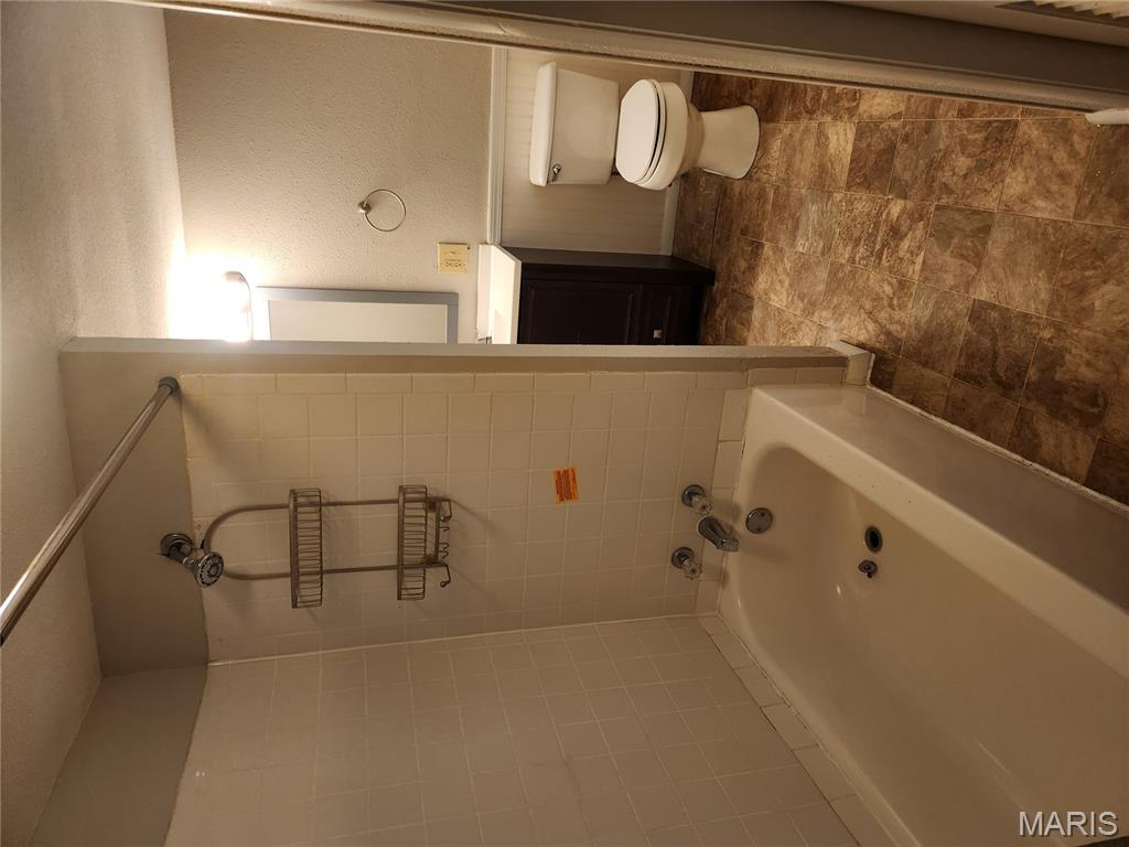 329 N Aurora Street Property Photo 18