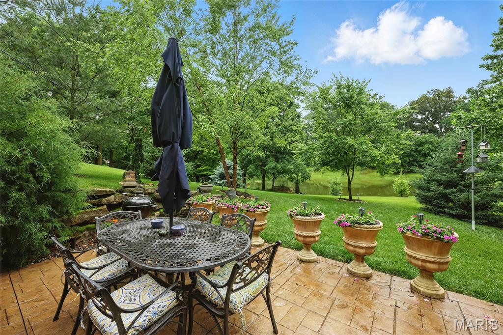 27 Carlton Lake Court Property Photo 4