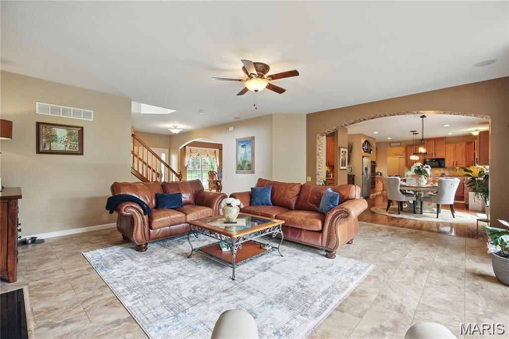 27 Carlton Lake Court Property Photo 12
