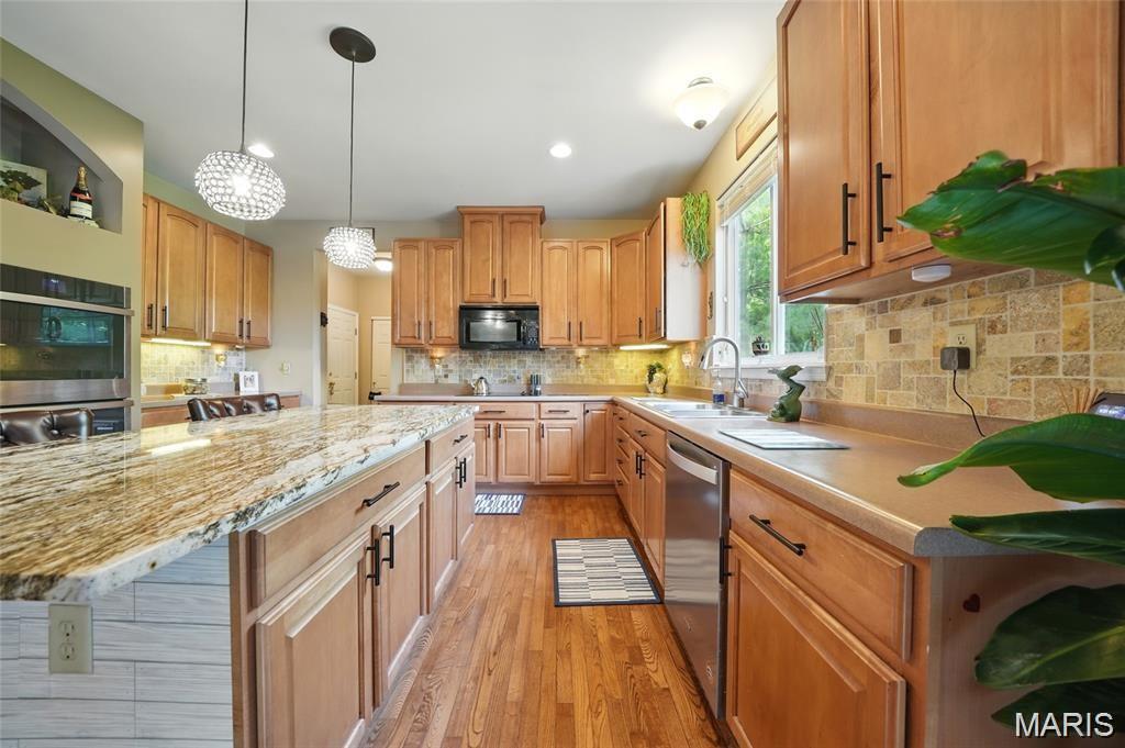 27 Carlton Lake Court Property Photo 15