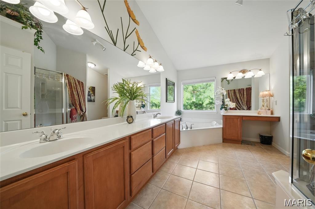 27 Carlton Lake Court Property Photo 21