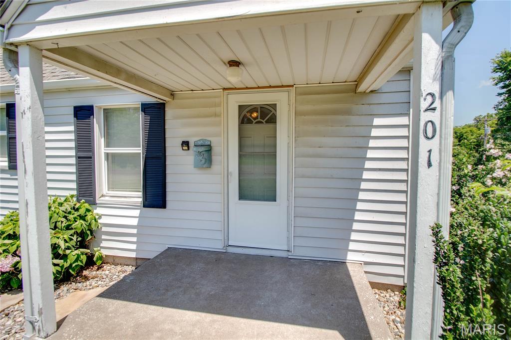 201 Oak Street Property Photo 7