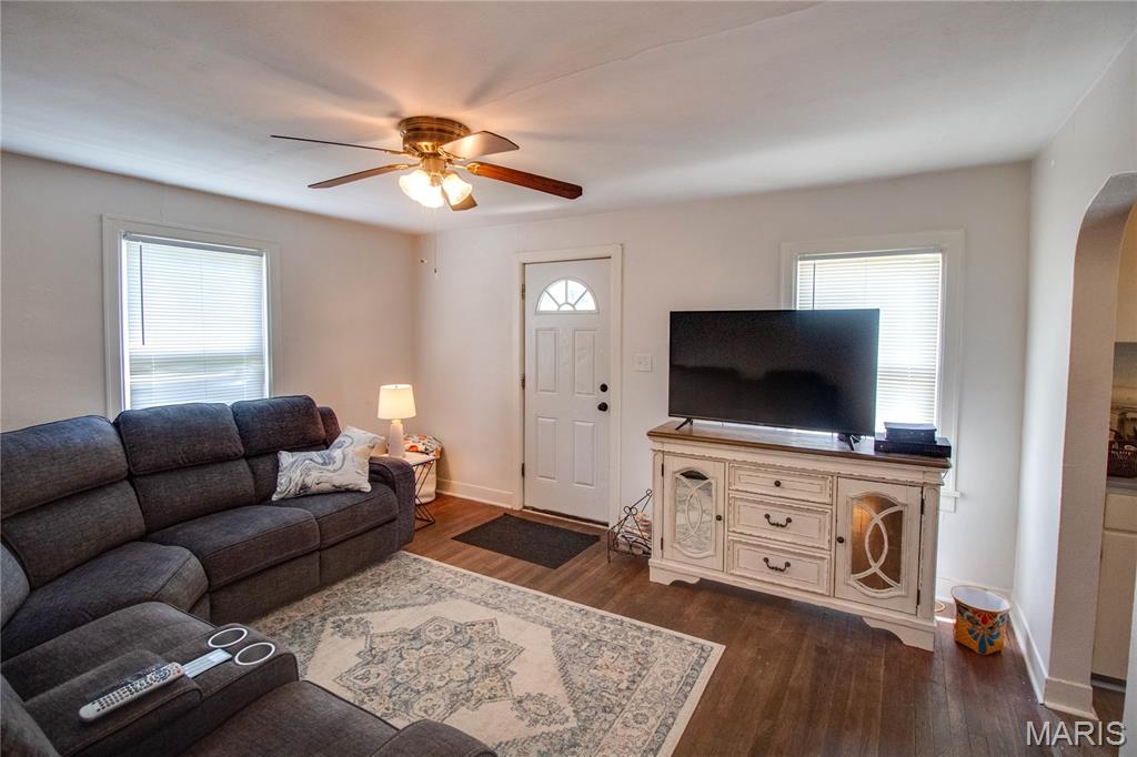 201 Oak Street Property Photo 8
