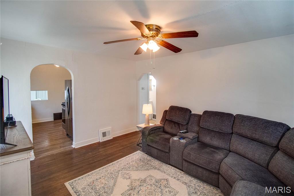 201 Oak Street Property Photo 10