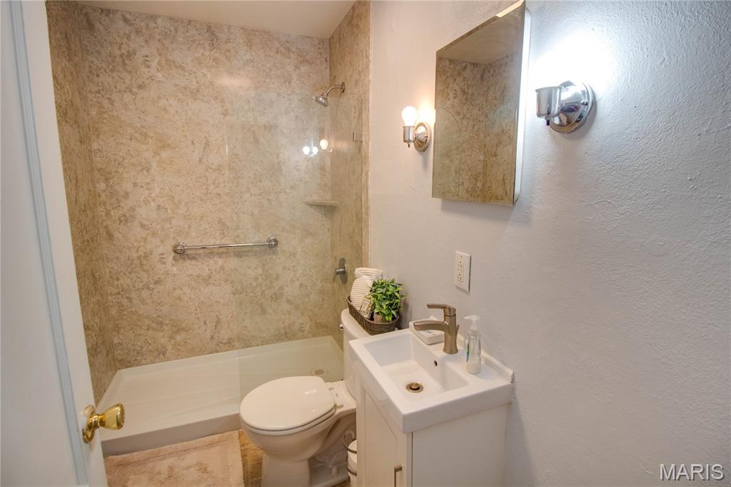 201 Oak Street Property Photo 16